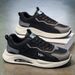 Baskets décontractées respirantes à semelle souple pour homme - Chaussures de marche légères pour l'hiver, la course, le tennis et le quotidien (Gris/Noir/Blanc)_voghion.com