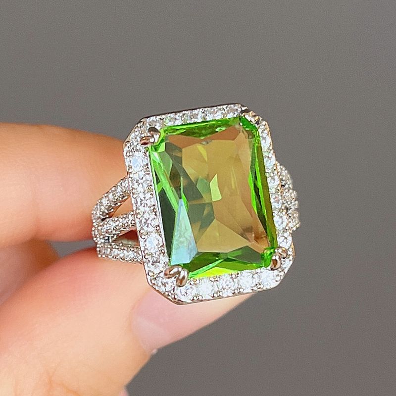Cao Shi, An Internet Celebrity, Live Streamed A Simulated Princess Square Diamond Olive Green Zircon With Fashionable_voghion.com