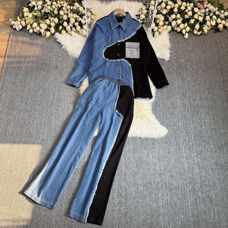 Completo casual retrò da donna, versione da donna, con camicia in denim con cuciture a contrasto e pantaloni larghi a vita alta e gamba larga. Completo due pezzi._voghion.com