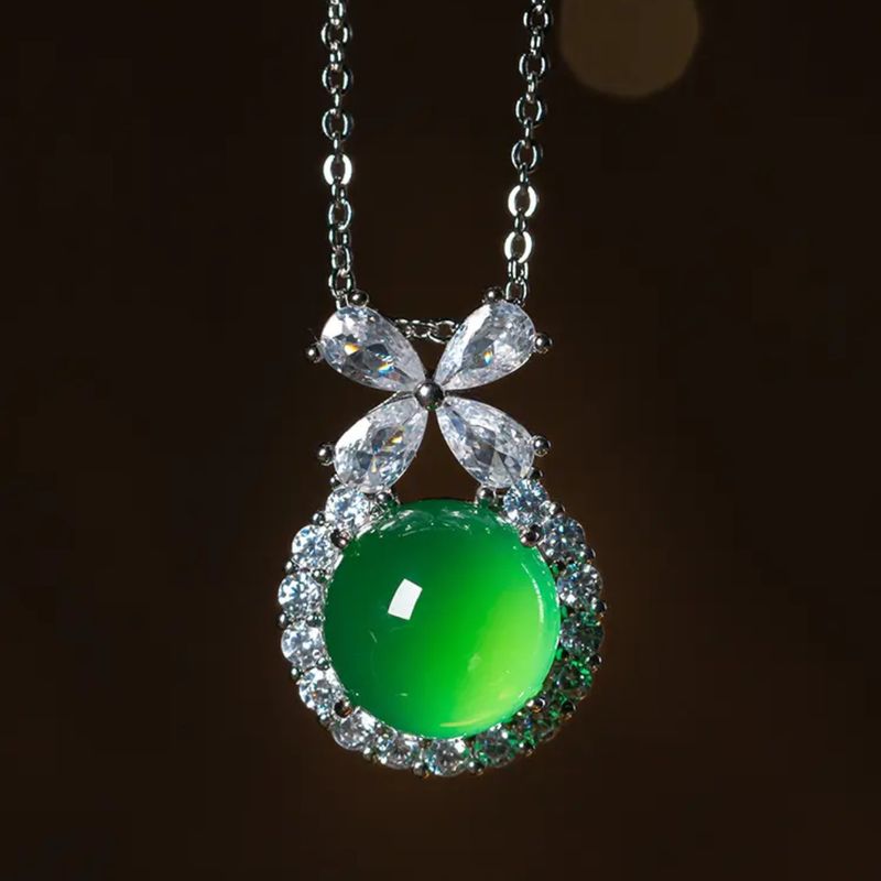 Nuova collana "Madagascar Escape Princess" intarsiata con pietra di giada a forma di cuore rotondo in calcedonio placcato argento._voghion.com