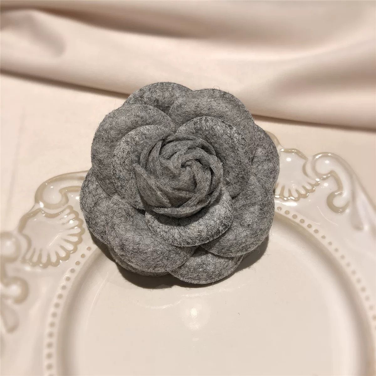 Korean Version Handmade Camellia Small Fragrance Style Brooch Black White Gray Flower Vintage Pin Suit Sweater Accessory_voghion.com