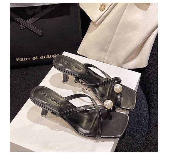 Infradito con tacco alto da donna - Eleganti sandali infradito con perle per l'estate. Eleganti sandali da spiaggia con zeppa e tacco sottile._voghion.com