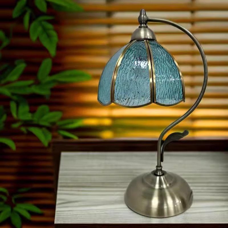 Europäischer Stil Tisch Atmosphäre Schlafzimmer Dekorative Nachttisch Knoten Warmes Licht Blau Glas Kupfer Lampe Kreative Internet_voghion.com