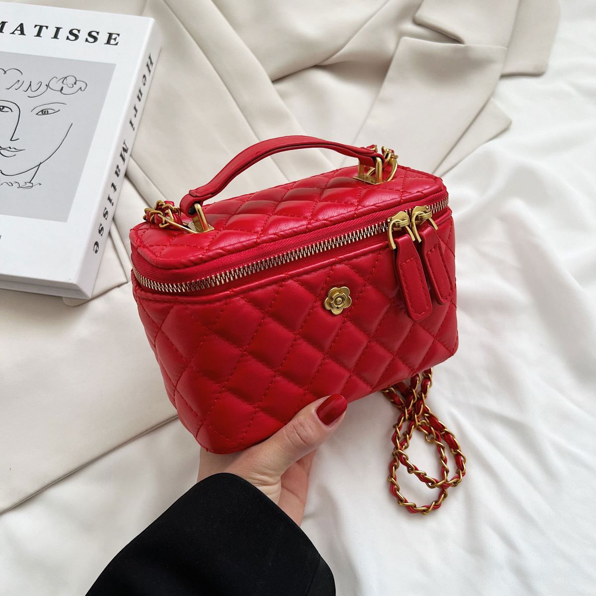 Liicht luxuriéis Broderiegarn Diamantgitter Handheld Make-up Tasch, Kettenkëscht Taschen, kleng Parfumstil High-End Single_voghion.com