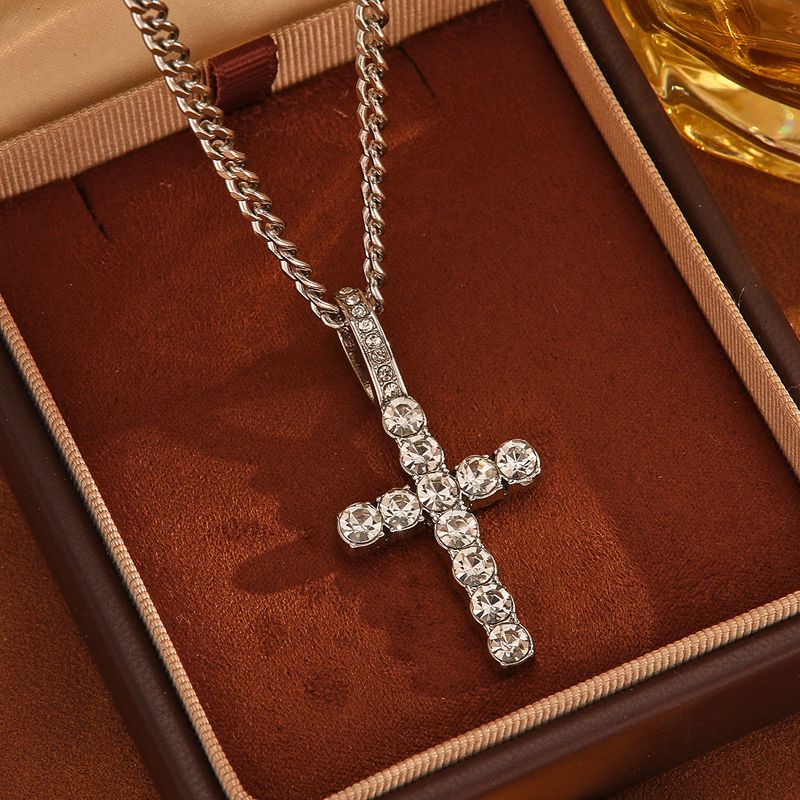 Collana Hip Hop in acciaio e titanio con croce tempestata di diamanti per donna e uomo, catena per clavicola semplice e di alta qualità_voghion.com