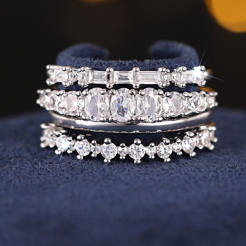 Bague géométrique haut de gamme de luxe pour femme de Cao Shi, ensemble de quatre pièces scintillantes et tendance pour fiançailles et mariage_voghion.com