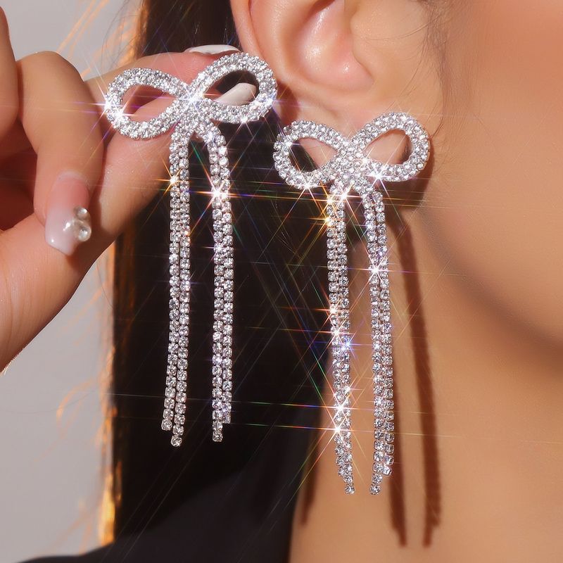 Vente directe Boucles d'oreilles à pampilles longues et populaires avec nœud Boucles d'oreilles à strass brillants à la mode_voghion.com