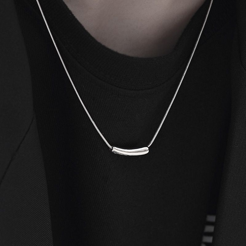 Modisch, minimalistisch, hochwertig. Kleine Auberginen-Halskette aus Titanstahl für Herren. Instagram: Ein cooles und nischenhaftes Design._voghion.com