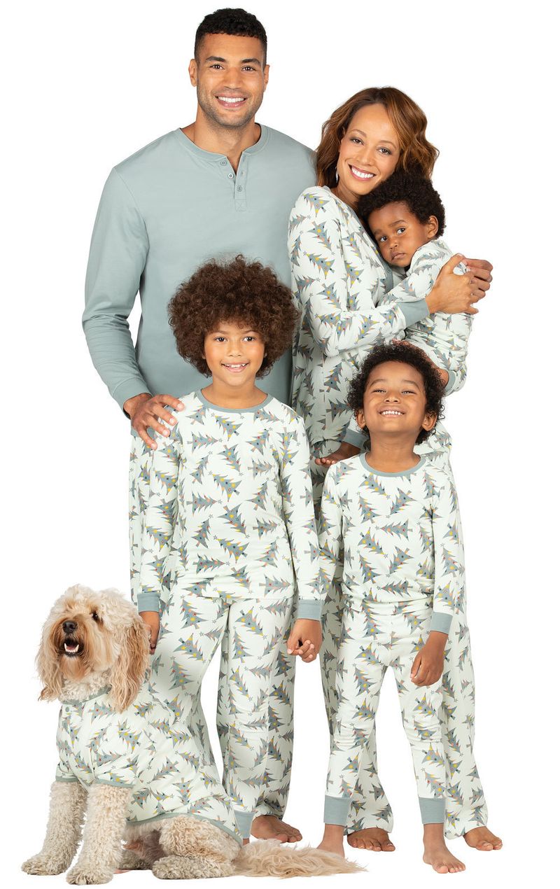 Parent child clothing, family style, family of three or four, mother daughter cotton Christmas pajamas in stock_voghion.com