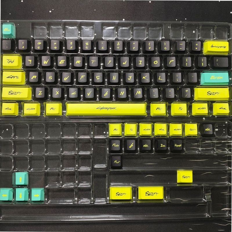 Teclado mecánico original translúcido con grabado lateral personalizado de sublimación de tinta PBT de Cyberpunk 2077 Shadows of the Past_voghion.com