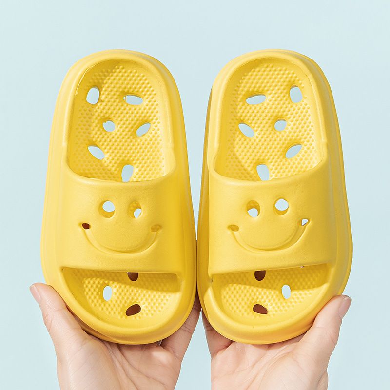Children's bath bathroom slippers summer boys and girls non-slip hollow water leakage non-smelly feet indoor household soft bottom cool slippers_voghion.com