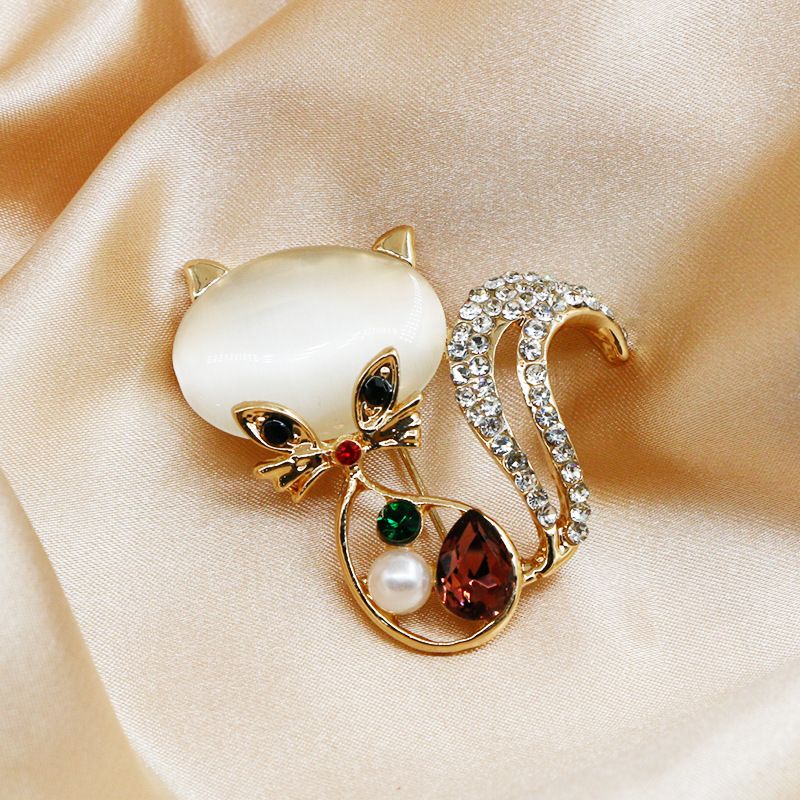 Korean version crystal cat's eye stone cute fox exquisite bride jewelry high-end animal brooch_voghion.com