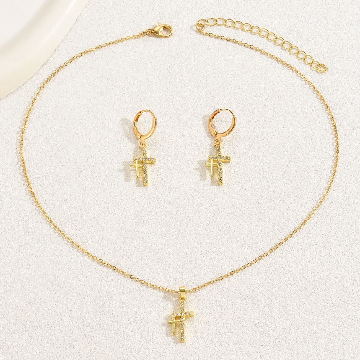 Set di collana e orecchini a croce semplice e di lusso con zirconi intarsiati, catena per clavicola_voghion.com