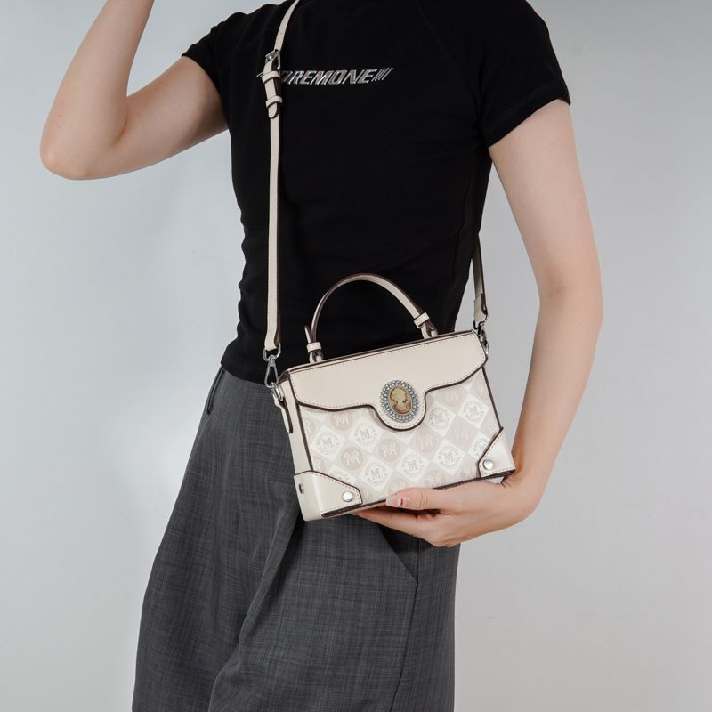 2023 Primavera e l'estate Nuovo stile francese dolce ricamato Box Bag Borsa da donna Advanced Sense Messenger Versatile Borsa da donna_voghion.com