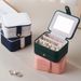 3-lagige Schmuckbox aus PU-Leder mit Spiegel – reisefreundliche Aufbewahrungsbox für Ohrringe, Ringe, Halsketten (Weiß/Rosa/Grün/Blau)_voghion.com