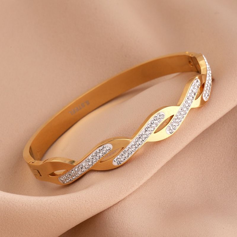 Bracciale con croce in acciaio inossidabile al titanio e diamanti_voghion.com