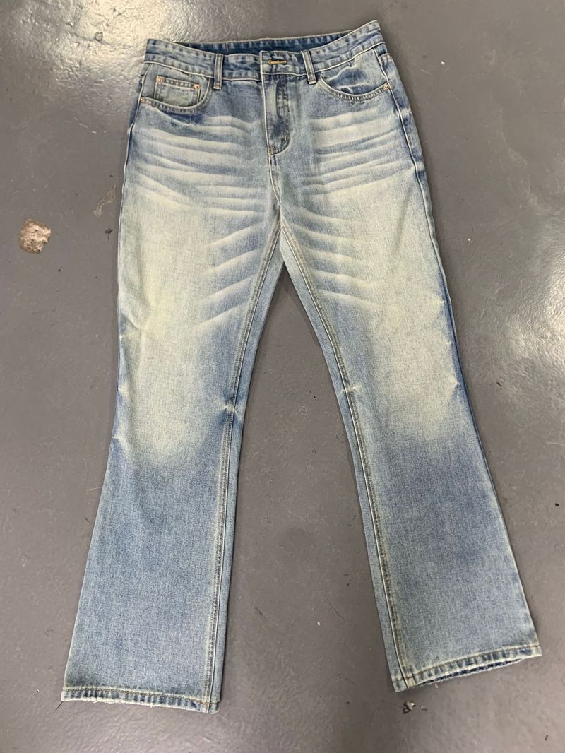 Jeans svasati vintage da uomo, modello Whisker 646, in blu ghiaccio e crema sbiaditi, effetto consumato_voghion.com