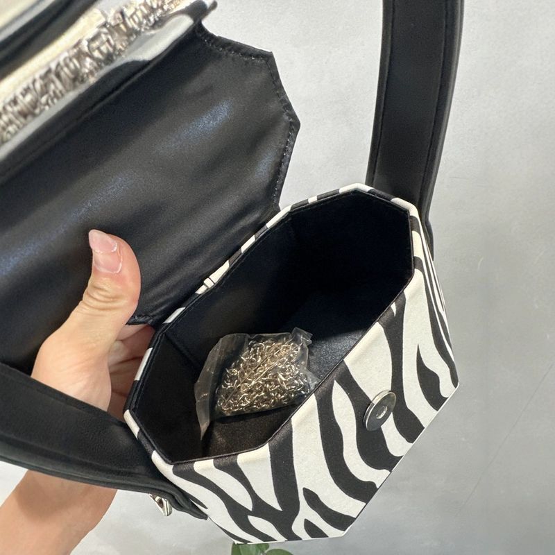 2025 Fall/Winter New Women's Openwork Rhinestone Small Square Shoulder Bag_voghion.com