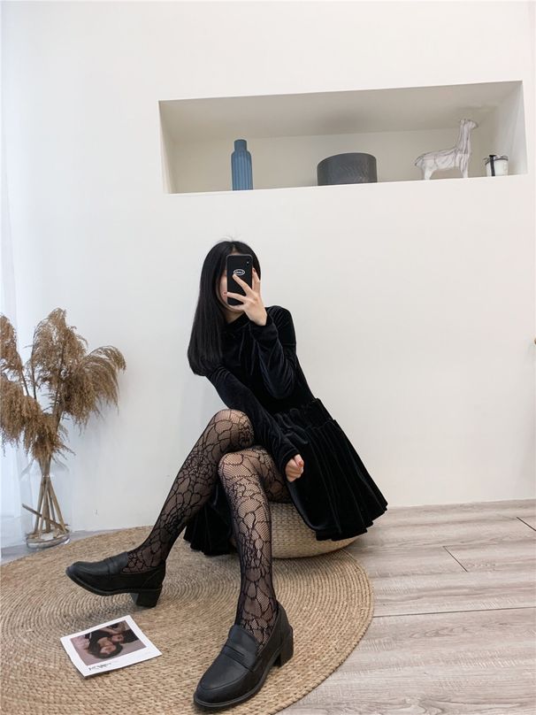 2024-es fekete harisnya, kivagdosott, melegen préselt, gyerek szexi hálós nadrág, betűkkel, nagy, csábító, beillesztett, masnis, halászhálós zokni_voghion.com