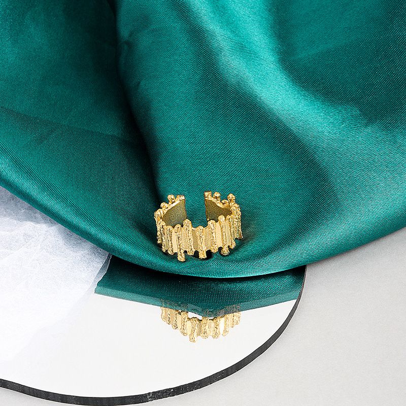 Novità 2024, anello Livvy in argento con pizzo retrò e onda, gioiello straordinario dal design unico e alla moda da donna, modello splendido_voghion.com