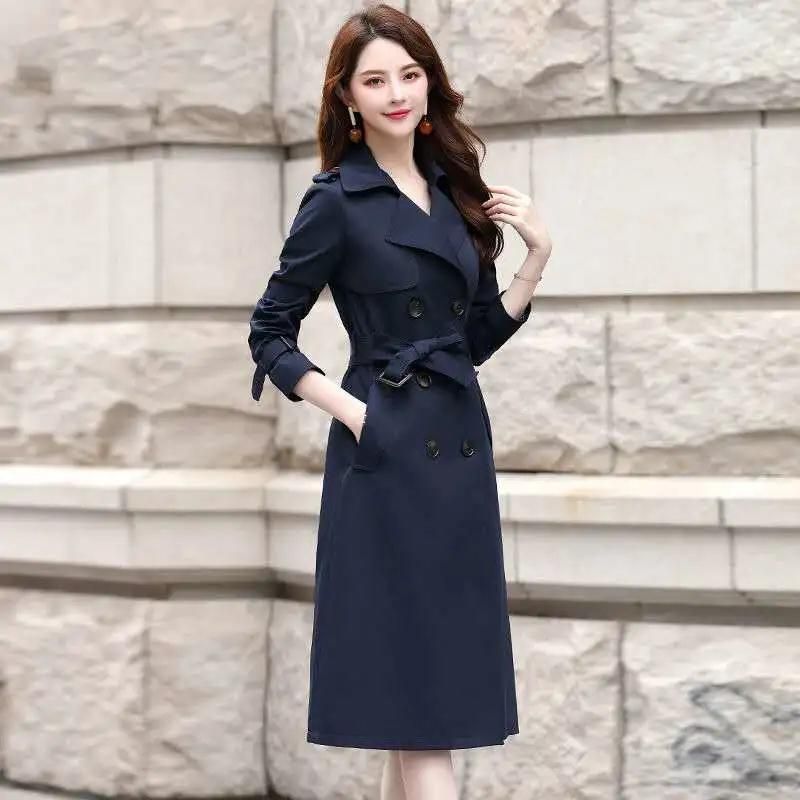 Trench da donna con drappeggio setoso lungo sopra il ginocchio_voghion.com