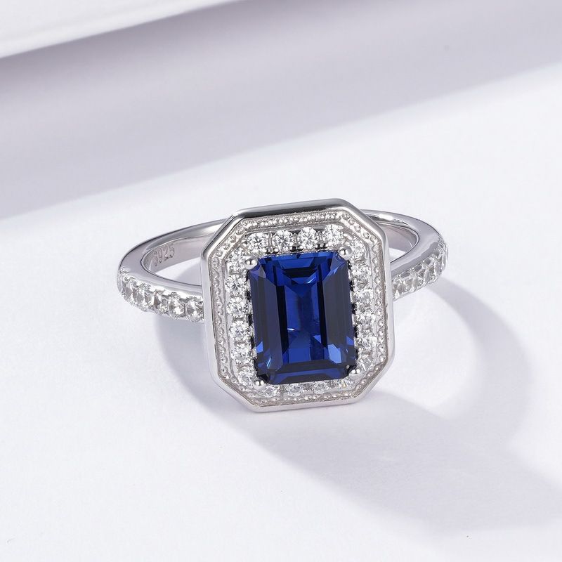 Classico anello geometrico con smeraldo coltivato, argento S925, intarsiato con pietra preziosa colorata coltivata, anello per dito indice, banchetto, matrimonio, luce, lusso_voghion.com