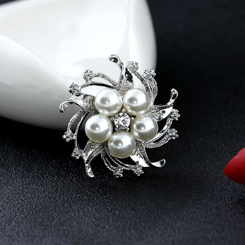 Korean style fashion all match three dimensional wreath brooch rhinestone pearl chest buckle women's accessories_voghion.com