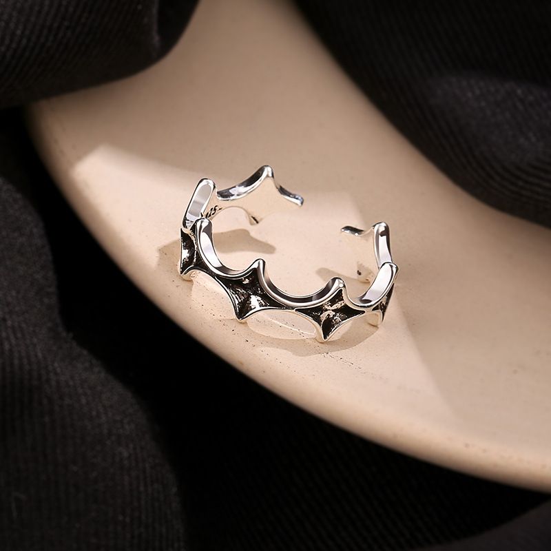 Anello minimalista per uomo e donna, anello unico con stella quadrata, design di nicchia alla moda 2024, accessorio alla moda per le dita_voghion.com