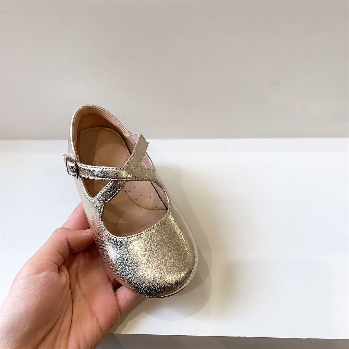 Nouvelles chaussures simples pour enfants avec velcro croisé, chaussures de spectacle pour bébé princesse_voghion.com