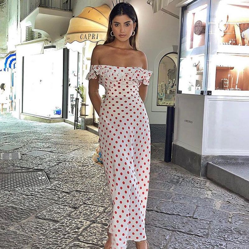 Elegantes, rotes, gepunktetes High-End-Kleid im französischen Urlaubsstil mit Rüschensaum und schulterfreiem, langem Kleid_voghion.com