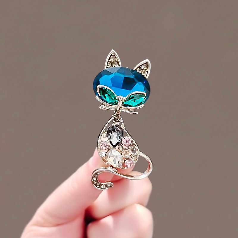 New Temperament Fashion Sapphire Cat Brooch Electroplating Diamond Suit Corsage Accessories Niche High-end Pin_voghion.com