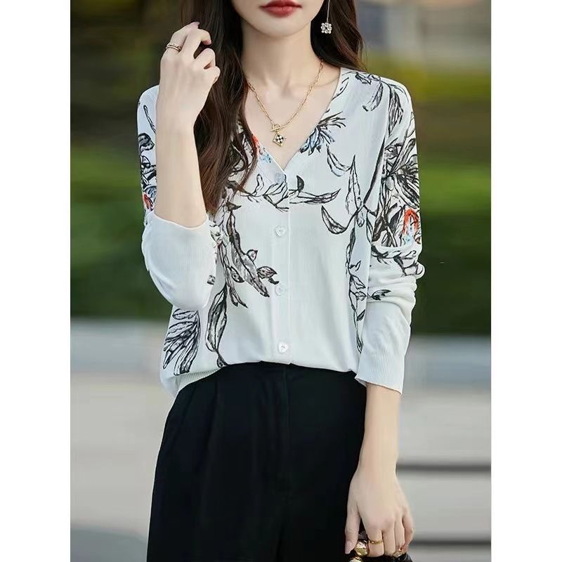 2024 autumn winter new geometric novel and unique beautiful French commuting simple printed knitted sweater cardigan_voghion.com