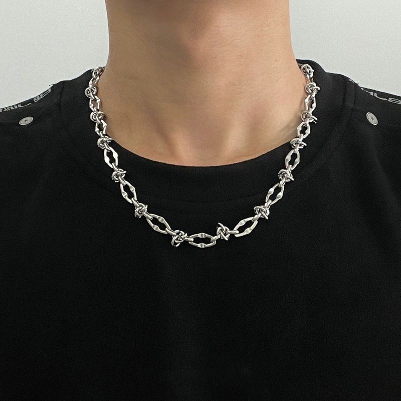 Hip-Hop-Persönlichkeit Titanstahl verblasst nicht geknotete Halskette männliche Flut Basic Street Niche High-End-Schlüsselbeinkette Zubehör_voghion.com