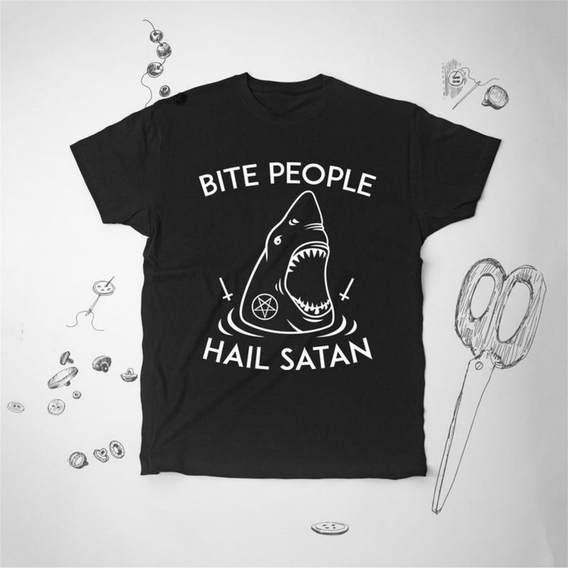Köpekbalığı tişört tişört tişört Şeytan Grafik Tasarım gömlek Gotik Komik Söz Isırık İnsanlar Yaşasın Şeytan Gotik Uni gömlek Hediye fikri._voghion.com