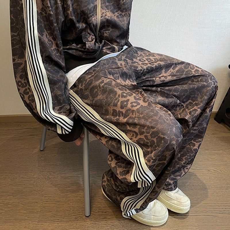 Men's Vintage OOTD Outfit – Retro Side-Stripe Jacket & Leopard Print Jogger Set (90s Throwback Style)_voghion.com