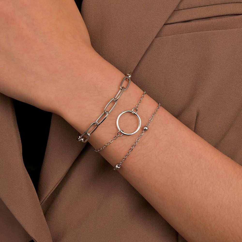 Personalizēts stilīga ģeometriska apaļa saspraudes formas rokassprādzes rotaslietu komplekts ar daudzslāņu sakrautu metālu_voghion.com