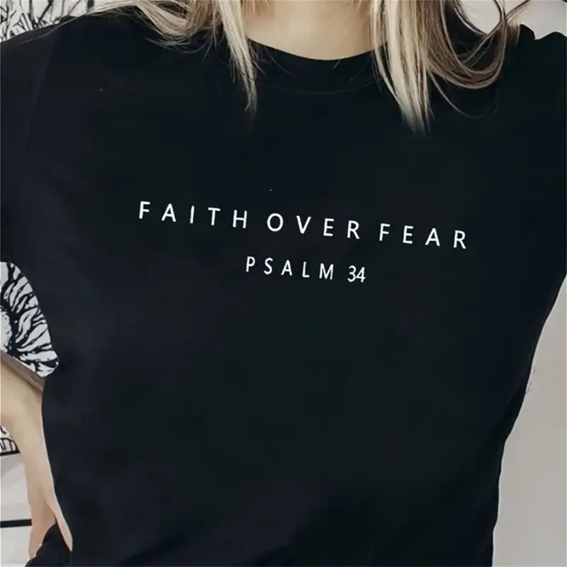 Maglietta grafica Faith Over Fear: elegante maglia a maniche corte con scollo rotondo per donna, comoda da indossare in primavera e in estate, con stampa alla moda._voghion.com