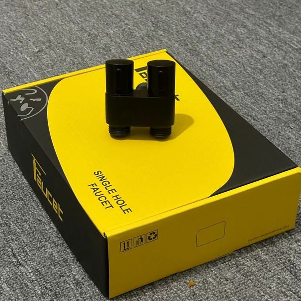 Nerūsējošā tērauda mājsaimniecības smidzināšanas pistole, tualetes komplekts viens pret diviem, vannas istabas trīsstūra vārsts, spiediena sprausla,_voghion.com