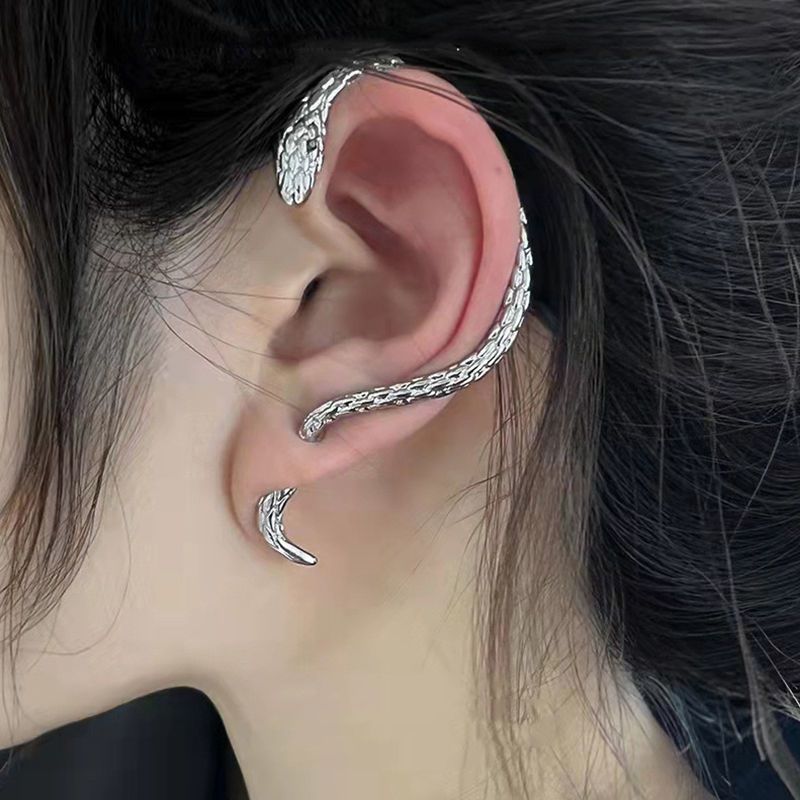 Orecchini a forma di serpente, creativi, alla moda, per coppie, da donna, con design di nicchia, stile pendente, avvolti nel vento._voghion.com