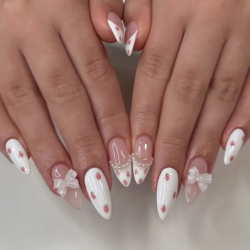 Wunderschöne tragbare Nägel mit Blumenschleifen, glitzernden Diamant-Nagelstücken, mandelförmigen kurzen Kunstnägeln, fertigen Produkten_voghion.com