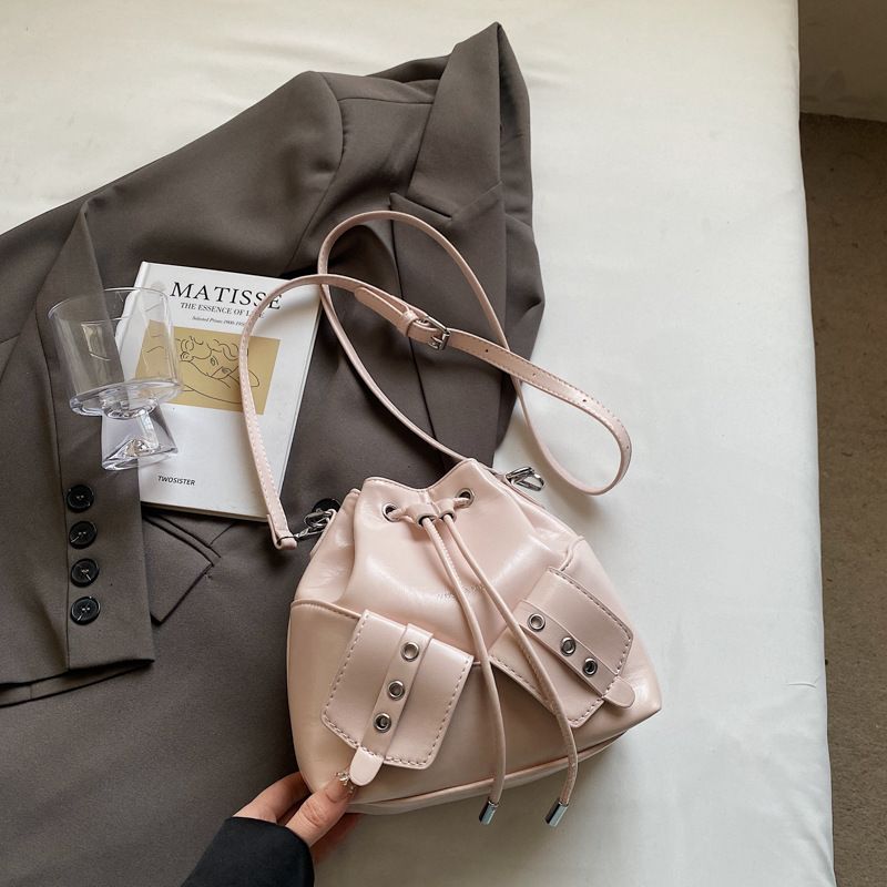 Sac à bandoulière style coréen pour femmes, nouvelle collection 2025, style seau, simple et polyvalent, à la mode_voghion.com
