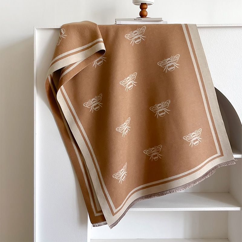 2024 Nuovo Insetto Ape Squisito Elegante Semplice Moda Comodo Cashmere Caldo Sciarpa Scialle Mantello per le Donne_voghion.com