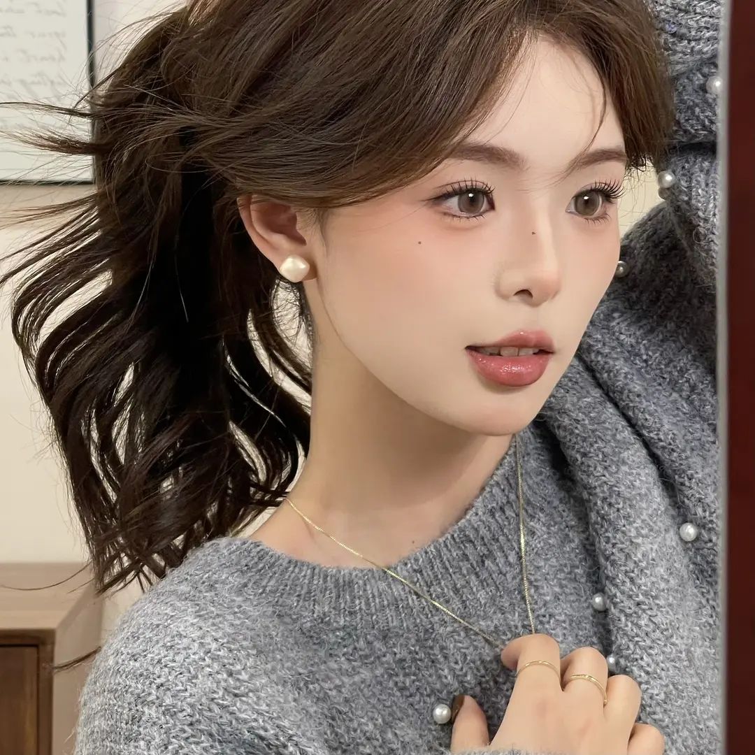 Silver Needle 2024 New Earpiece Square Sugar Small Earnail Light Luxury Fashion Versatile Temperament Ins_voghion.com