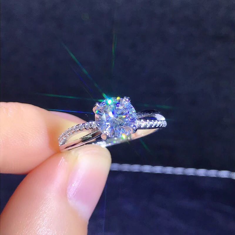 Liu Shishi Style Four-Prong Cross One Carat Moissanite Hearts Eight Arrows Wedding Diamond Ring For Women_voghion.com