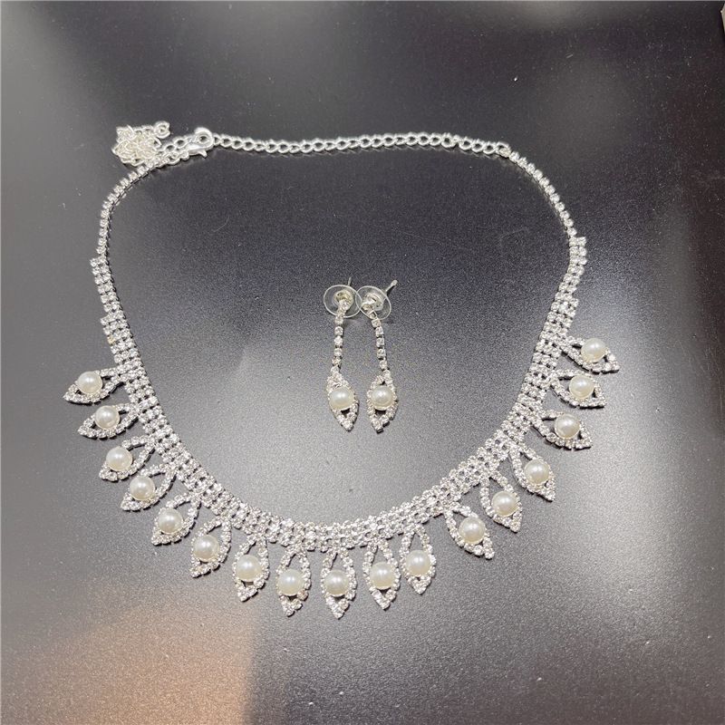 Minimalist temperament set, fashionable Korean version rhinestone pearl necklace earrings two-piece set_voghion.com
