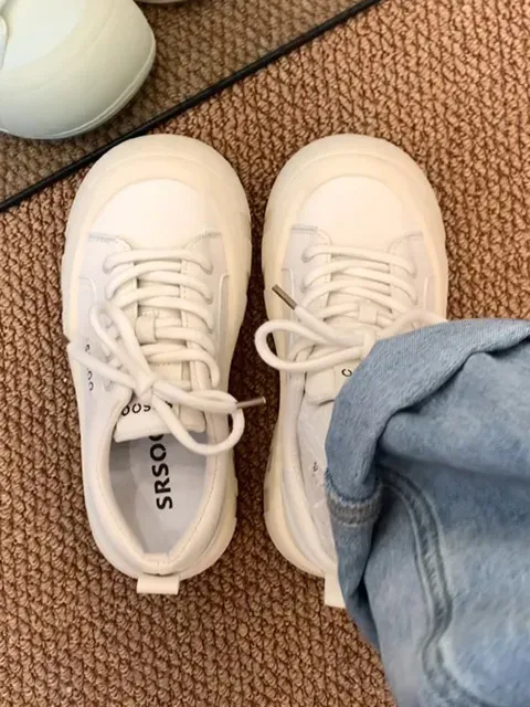 Scarpe da skateboard da donna in tela con punta tonda, suola spessa e taglio basso con superficie in mesh per traspirabilità e comfort._voghion.com