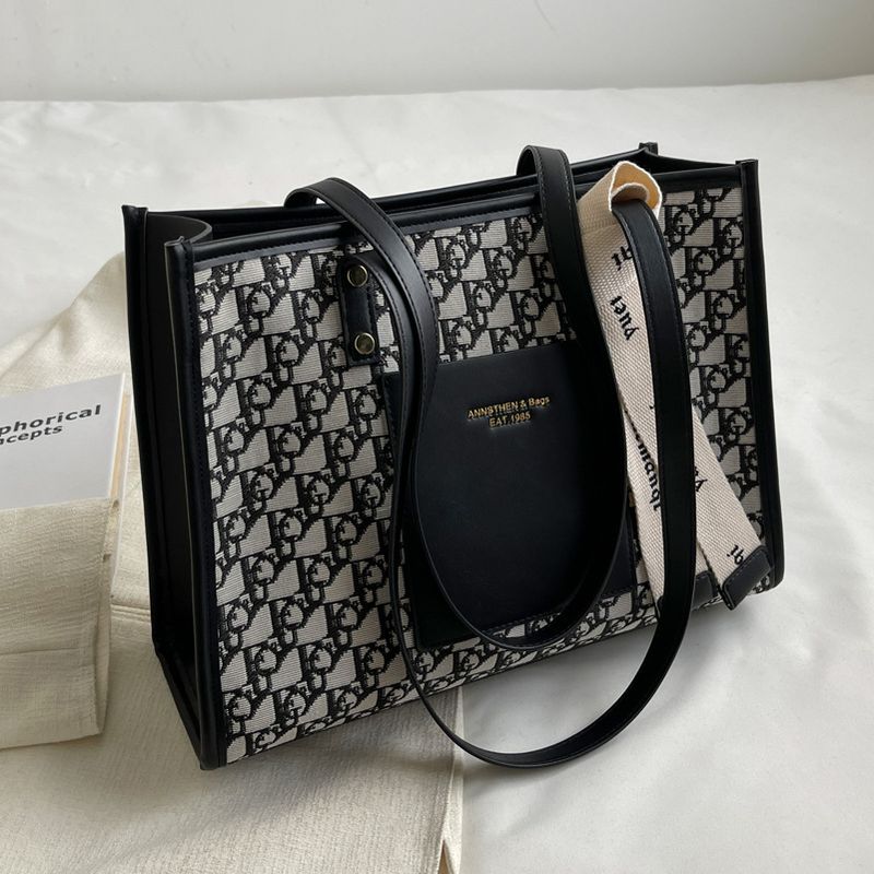 Borsa a grande capacità per donna 2023 Nuova versatile borsa a tracolla per pendolari Moda Borsa a mano retrò di alta qualità_voghion.com