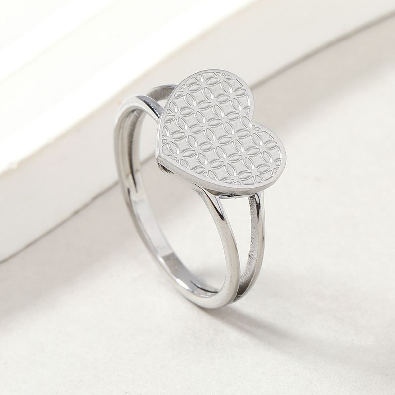 Anillo de titanio personalizado y moderno con grabado de amor, 4 pétalos, joyería femenina de acero inoxidable._voghion.com