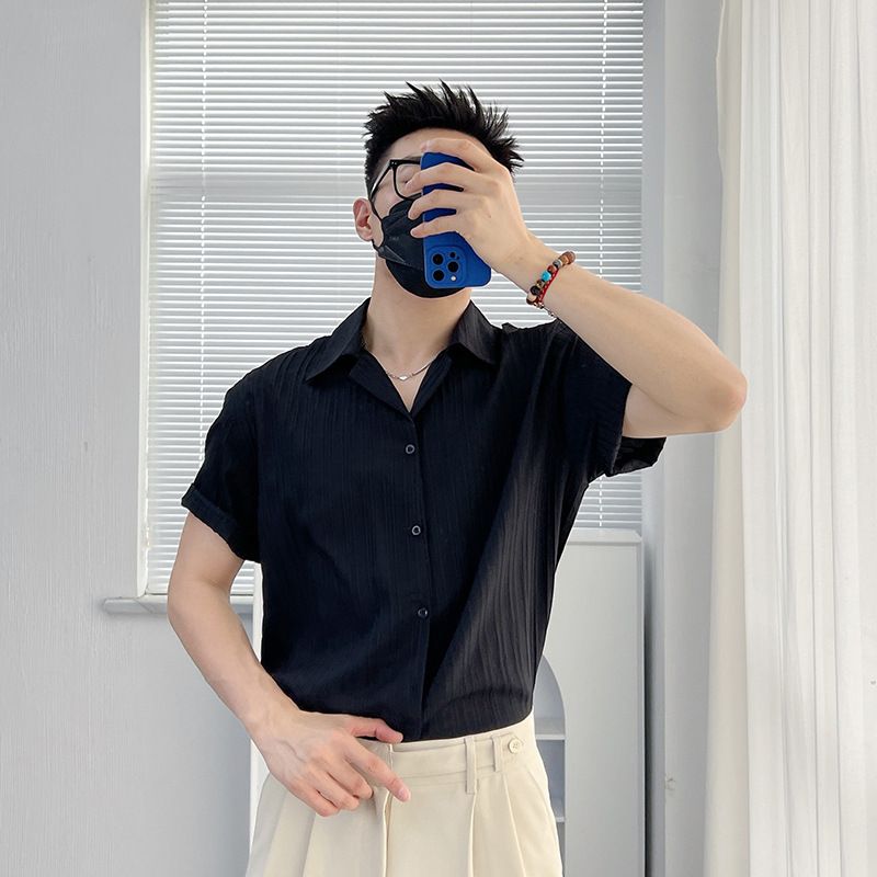 Hochwertiges leichtes Luxus-Kurzarmhemd mit vertikalen Streifen für Herren im Sommer im koreanischen Stil, modisch, lässig, locker drapiert, bügelfreies Halbarmhemd_voghion.com