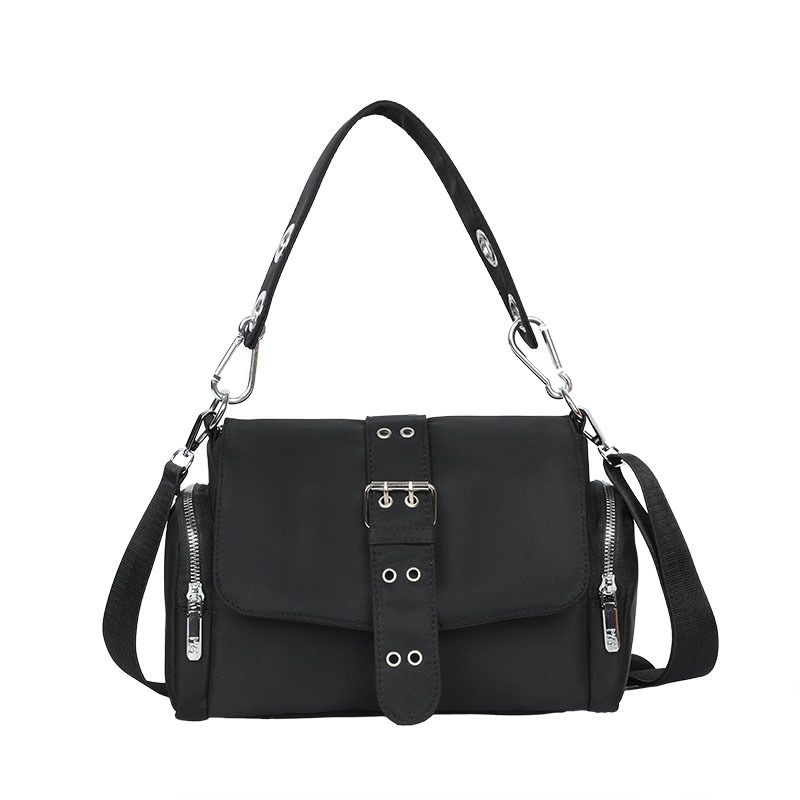 Borsa a tracolla da donna in nylon nera Borsa ascellare con rivetti alla moda Borsa da donna piccola nera con design di marca_voghion.com